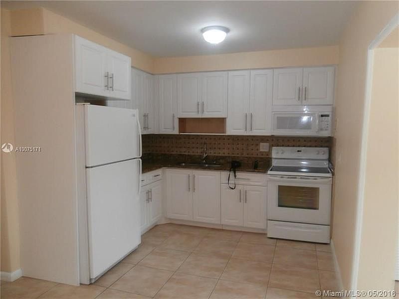 2nd image of 5301 Hollywood Blvd #5301