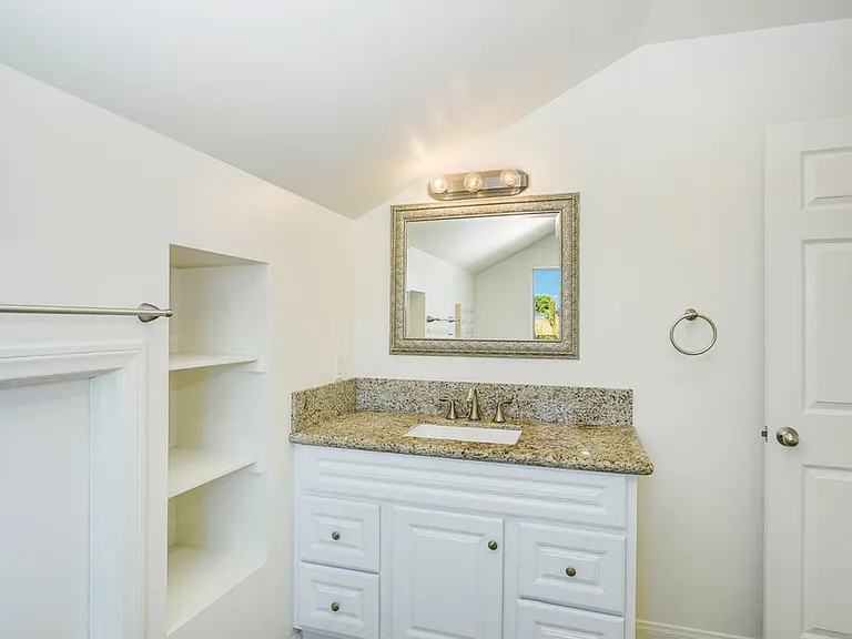 4721 Edgeware Rd — Photo 26