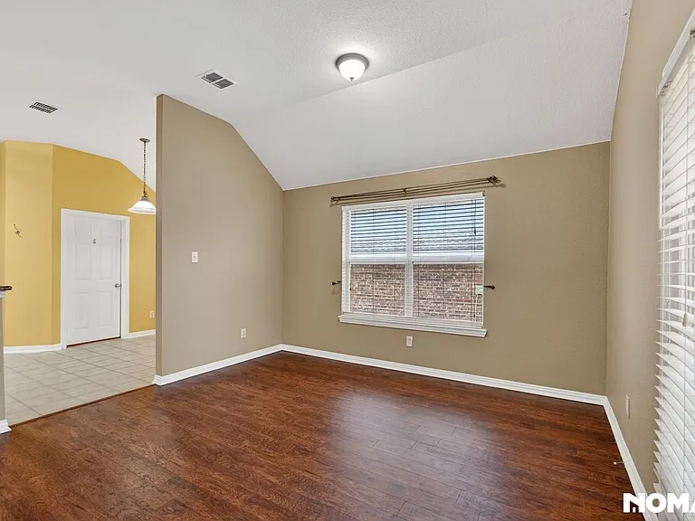 409 Lois Ln — Photo 31