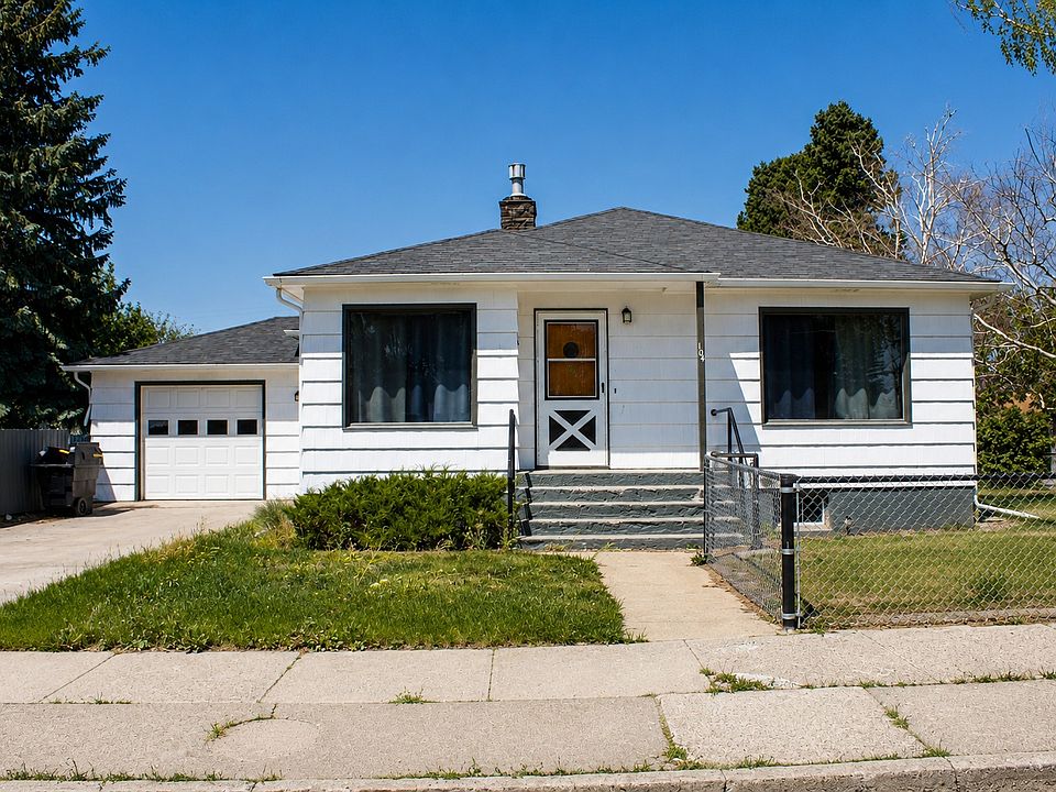 1st image of 104 2nd Ave SW