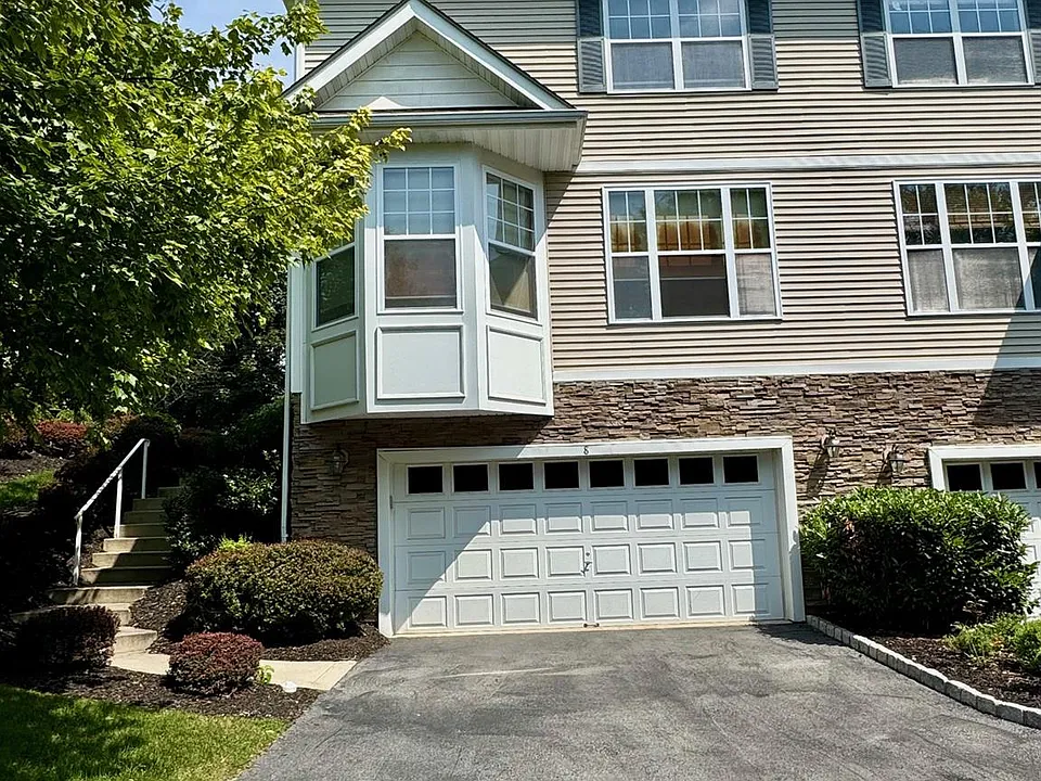 8 Green Ct