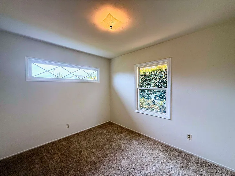 1284 Alexandria Dr — Photo 16