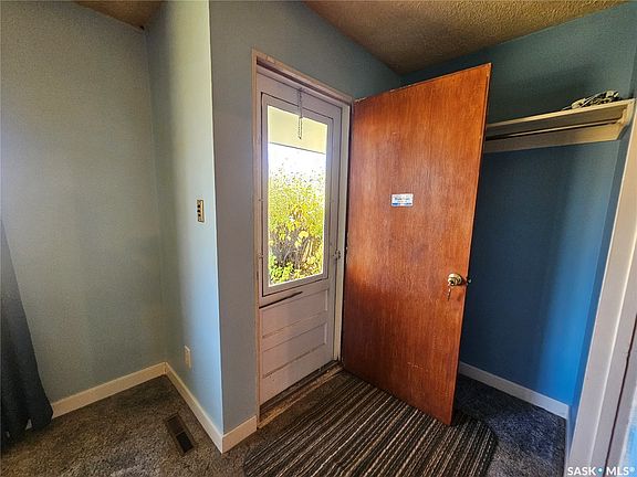 3rd image of 870 11th Avenue NE
