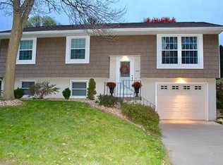 3615 Keymeer Dr, Dubuque, IA 52002