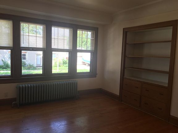 2nd image of 1002 E Auer Ave