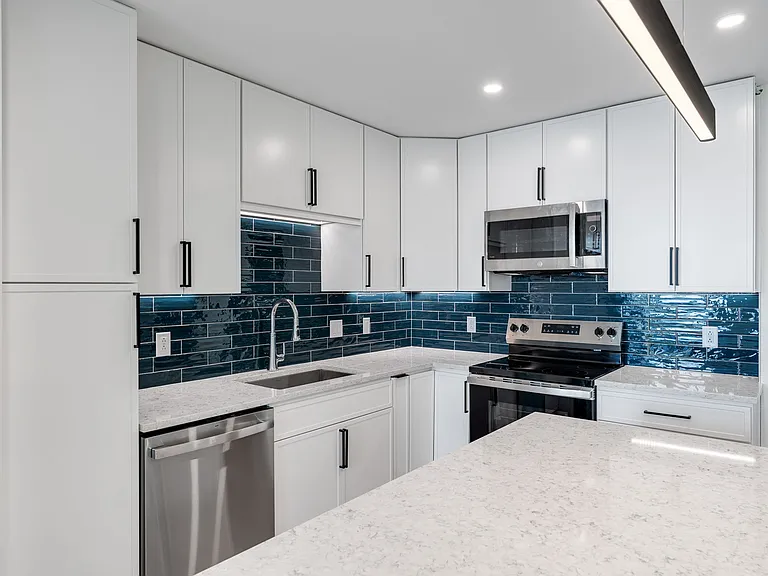 Bank Street Apartments — Photo 14