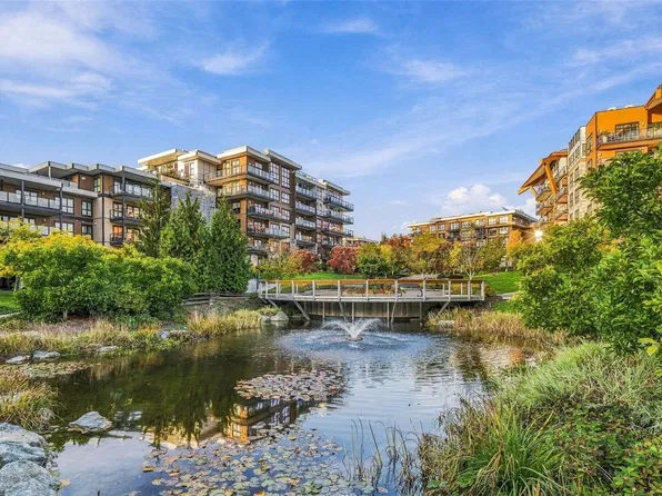 741 Travino Ln #207, Saanich, BC V8P 3C8