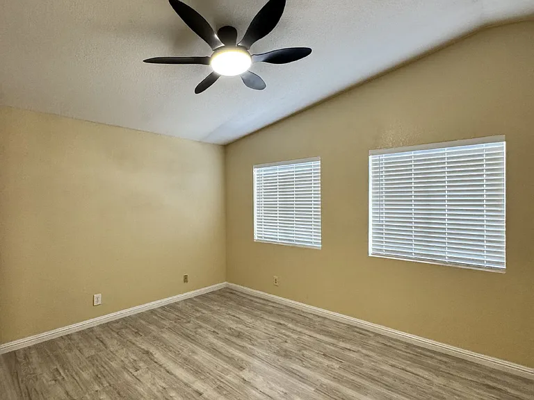 4300 El Como Way — Photo 7