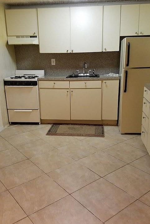 2nd image of 22112 59th Ave #1