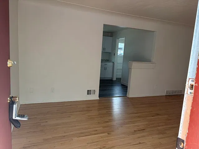 3 bed, 1400 sqft, $2,300 — Photo 4