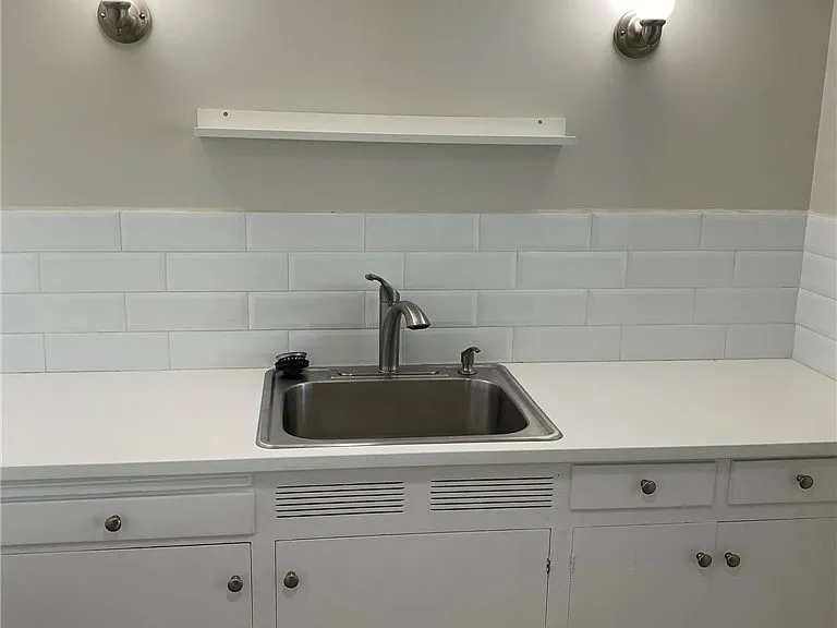 320 Sapphire Ave — Photo 21