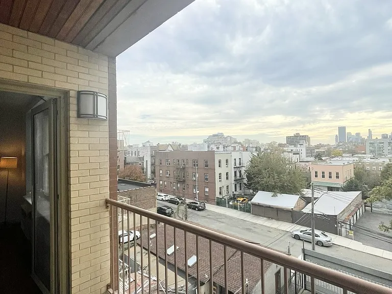 2124 Newtown Ave #4B — Photo 8