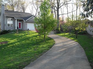 933 Couch Ln, Saint Louis, MO