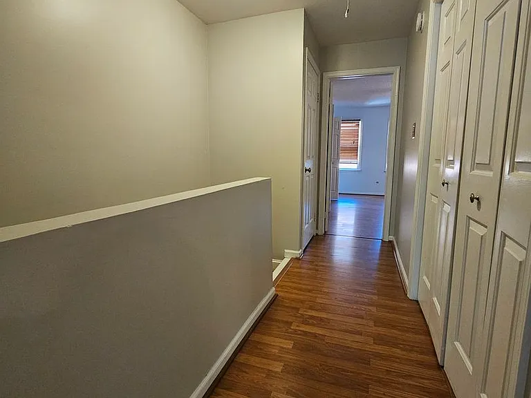 1019 Llewellyn Mews — Photo 16