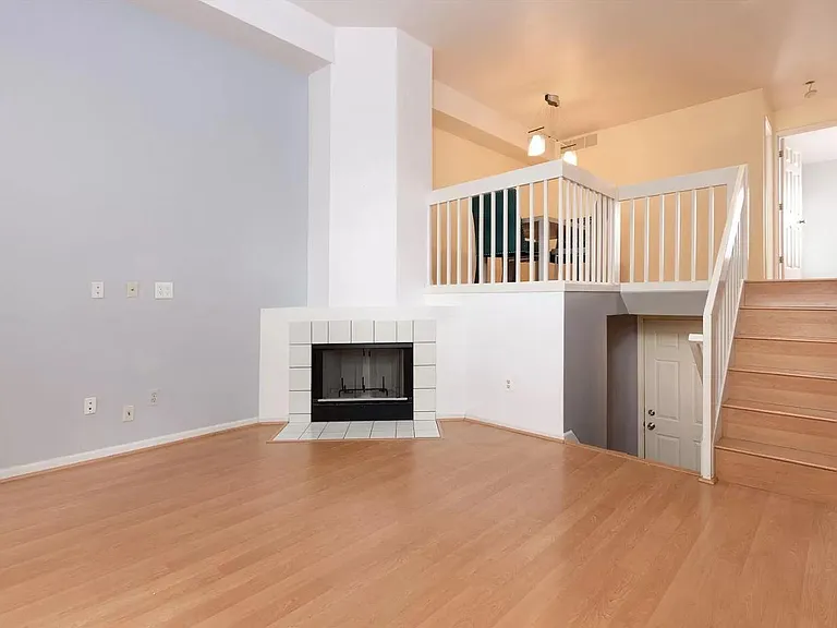 160 Allenhurst Ave — Photo 3