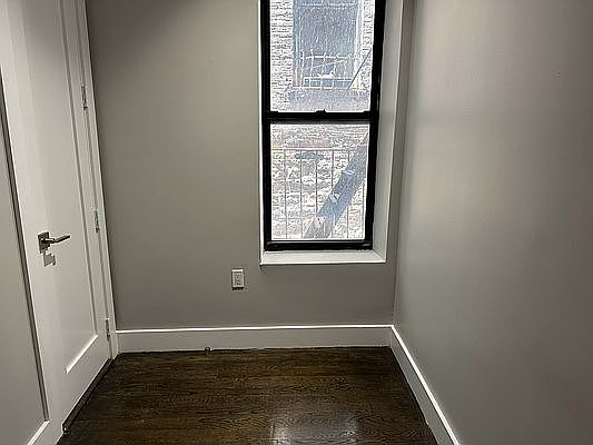 4th image of 311 E 109th St APT A