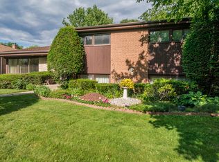 8941 Forestview Rd, Evanston, IL 60203