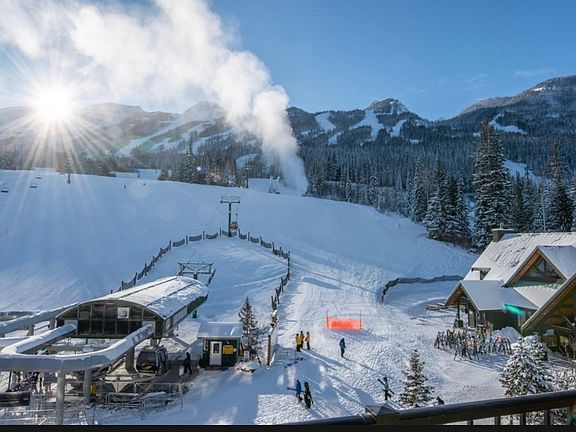 Private Balcony Overlooking Gondola