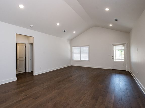 3rd image of 108 Pearl Ave