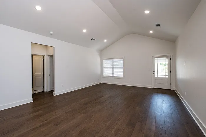 108 Pearl Ave — Photo 3