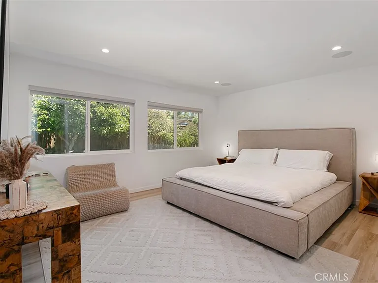 22841 Calvert St — Photo 24