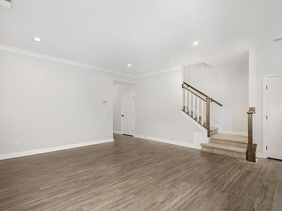 2nd image of 214 Clearwood Dr