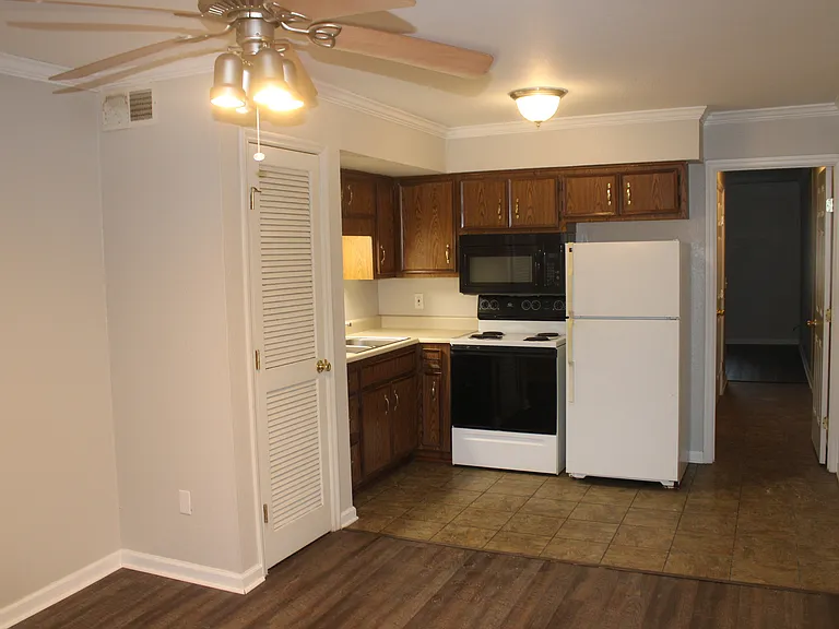432 N Chestnut St #7 — Photo 2