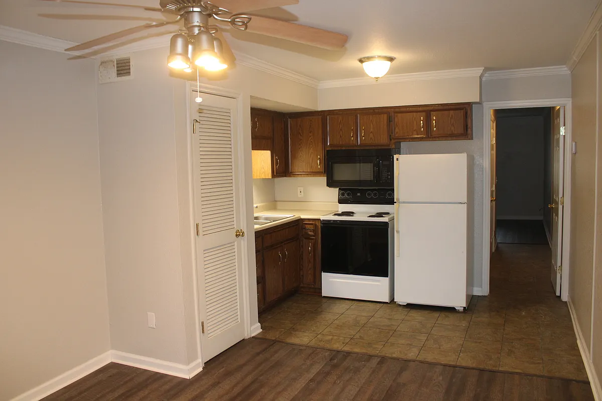 Building Photo - 432 N Chestnut St #7