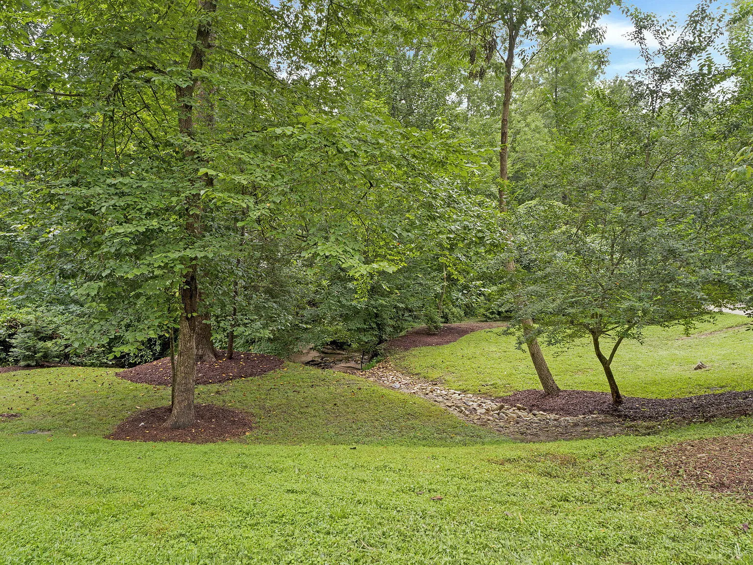 3 bed, 2.5 bath, 1750 sqft, $3,500 — Photo 3