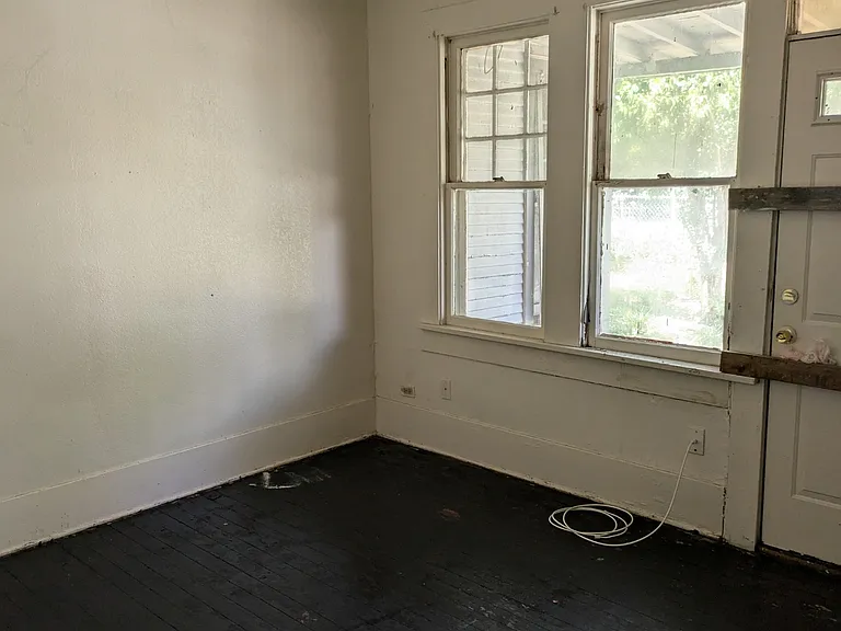 215 Avondale Ave — Photo 13