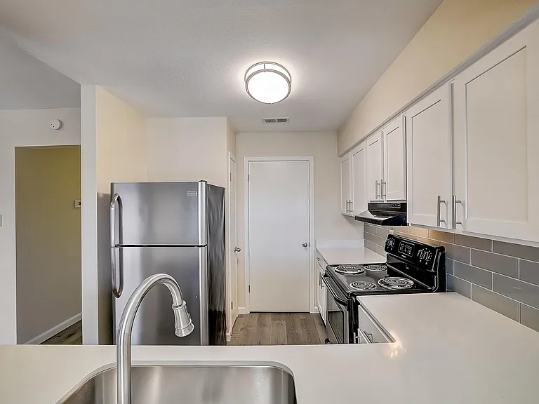 Rockwood Apartments — Photo 39