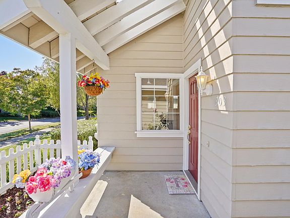 3rd image of 303 Starfish Ln