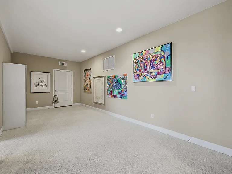 5940 Cour Saint Michelle — Photo 34