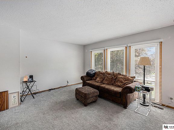 5th image of 360 Windsor Dr