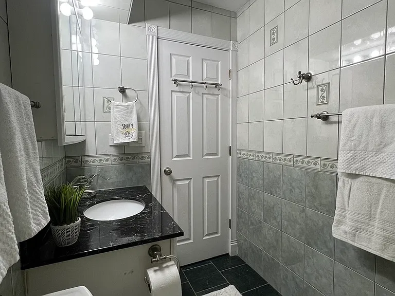 1880 Bonnie Ln #302 — Photo 17