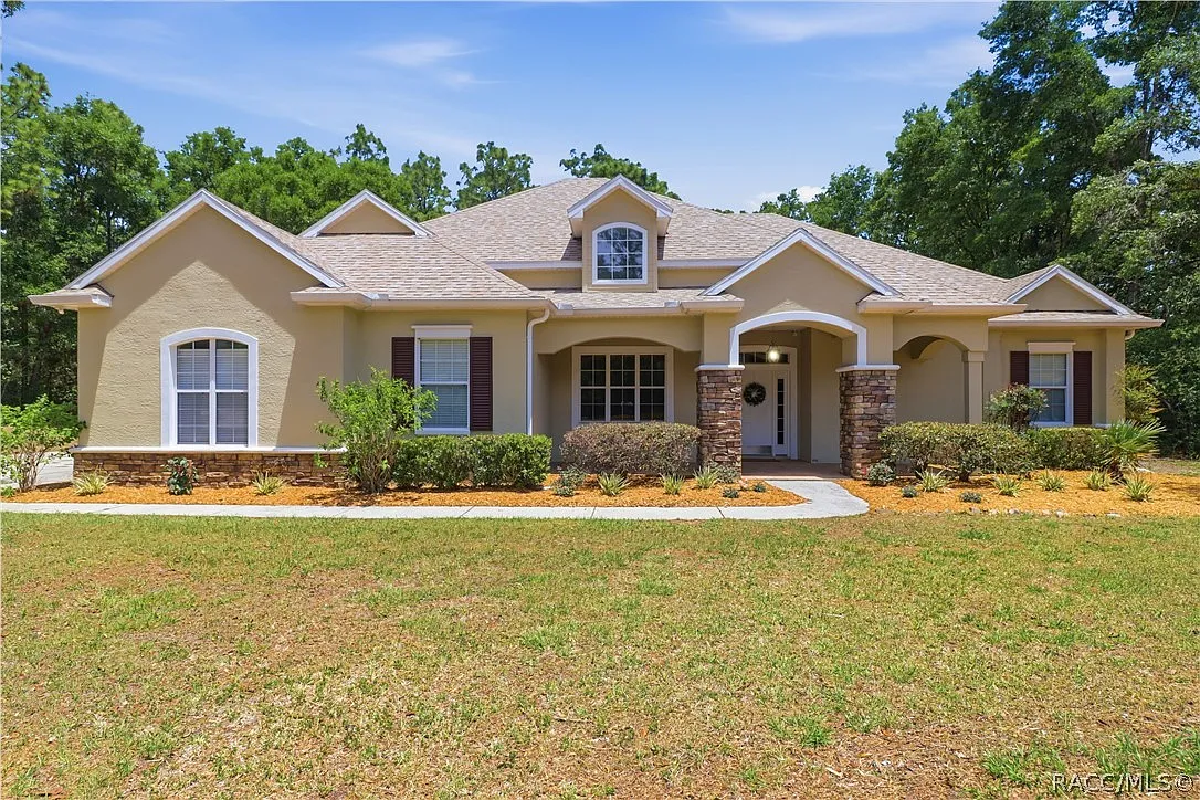 3 bed, 2.0 bath, 2194 sqft, $3,000 — Photo 1
