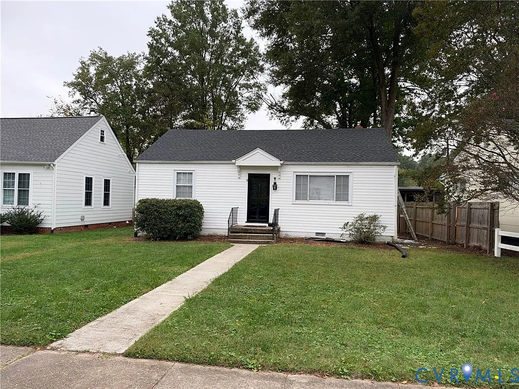 3 bed, 1.0 bath, 955 sqft, $2,450 — Photo 1