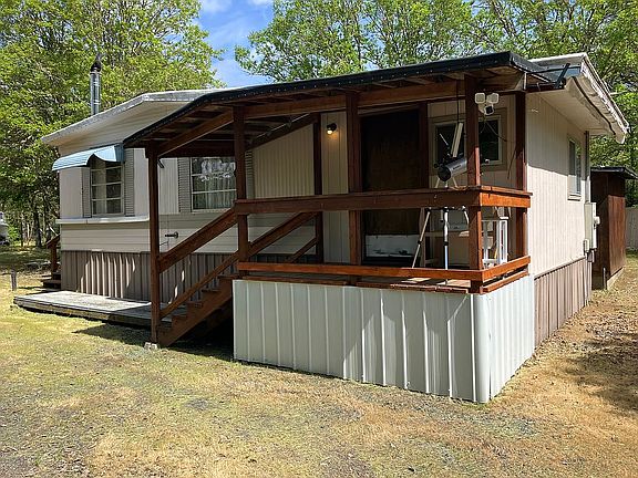 3rd image of 882 Wilderville Ln
