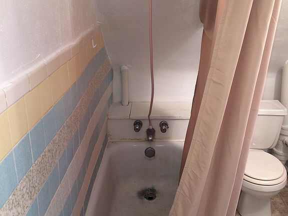 3rd image of 140 W 4th St APT 3A
