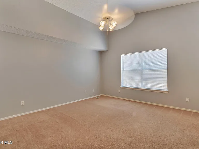 1417 Plaza Verde Dr — Photo 23