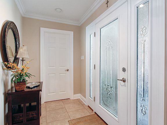 4th image of 18 Moselle Dr