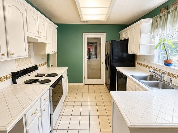 3rd image of 6031 RIDGEBROOK ST