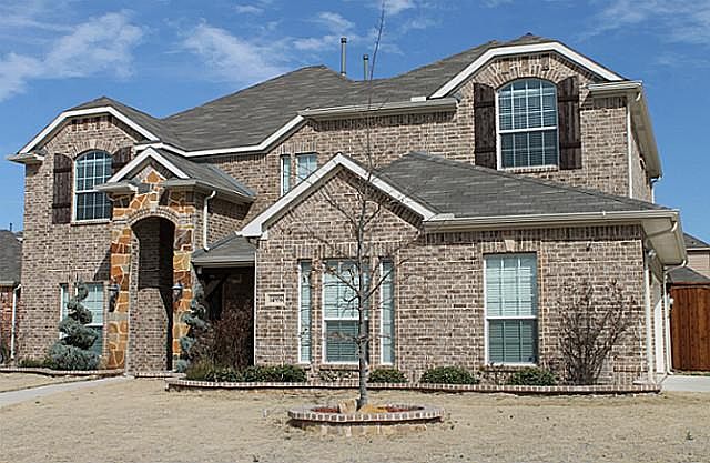 Gorgeous elevation w/ stone