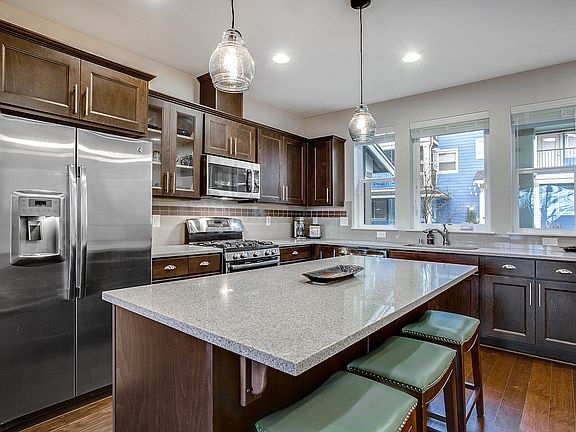 4th image of 2526 NE Mulberry Walk