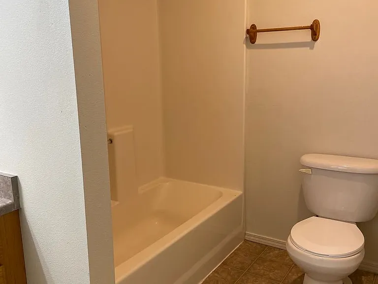 2393 Howard Ave #B — Photo 13