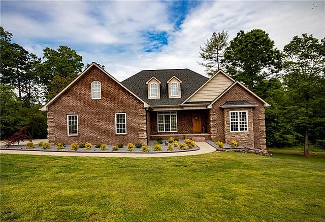 1st image of 5201 S Oak Cir