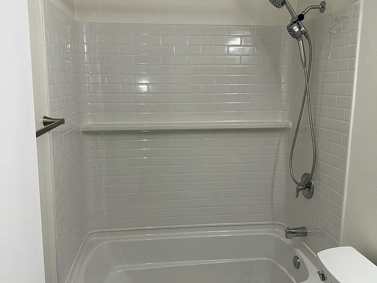 537 W Broadway #101 — Photo 11