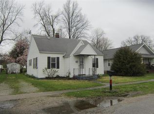 705 S Front St, Ramsey, IL 62080