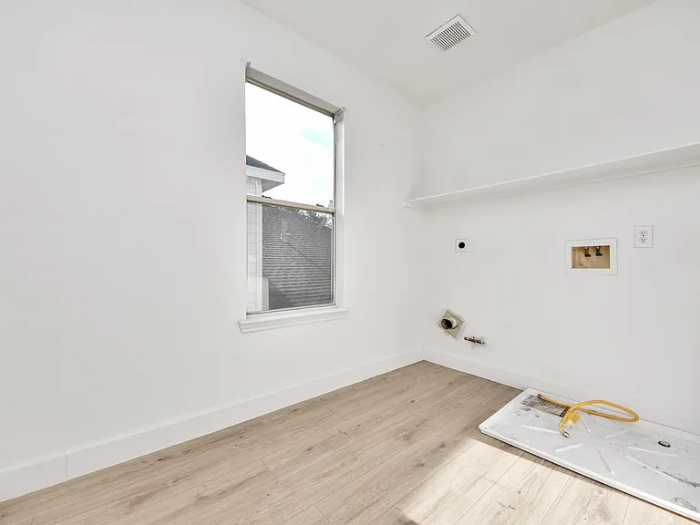 13515 Scarab Dr — Photo 29