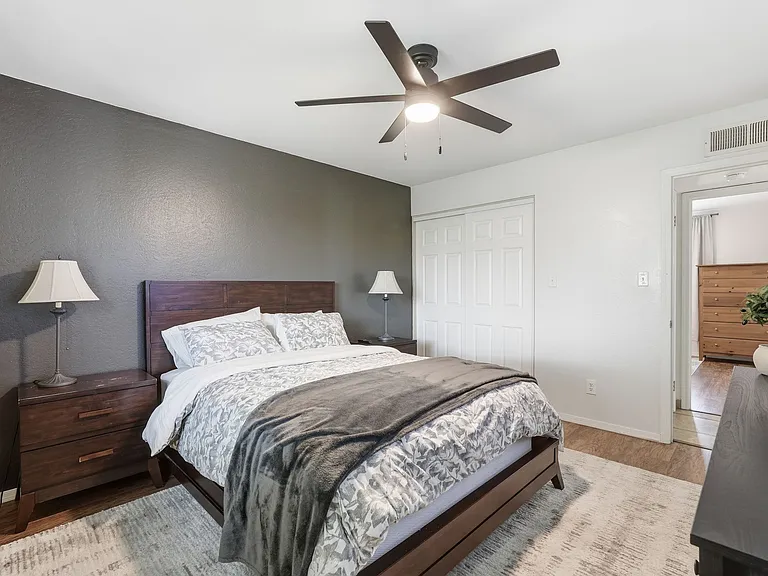 8021 E Oak St — Photo 31